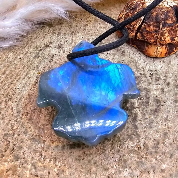 Nature Labradorite Carved Big Sea Turtle Pendant Necklace - Picture 5 of 9